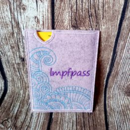 Impfpasshülle Wellen, Individuell bestickte Impfpasshülle, Filzhülle für den Impfpass, Geschenkidee, Motivauswahl und verschiedene Größen für den Impfpass