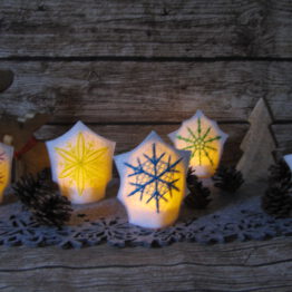 Teelichtcover Schneeflocke,bestickte Filzhüllen für ein LED Teelicht. Geschenkidee, Wichtelgeschenk.